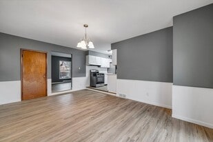 Building Photo - 2122 Rosebud Ave