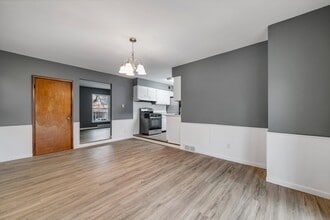 Building Photo - 2122 Rosebud Ave