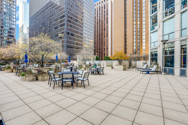 Building Photo - 222 N Columbus Dr