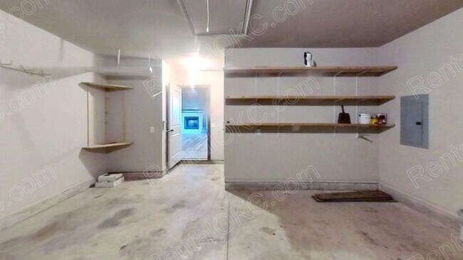 Building Photo - 3/2 plus office in gated SW neighborhood