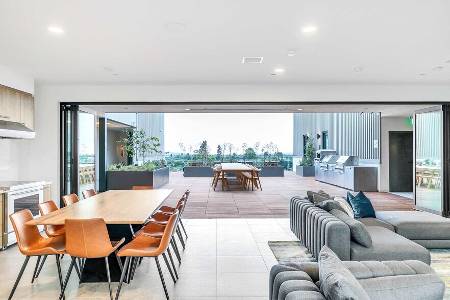 Primary Photo - Rinrose