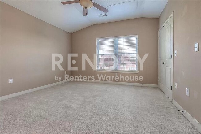 Building Photo - 3 Bedroom / 3.5 Bath Townhouse Near KU MED -  Available in August