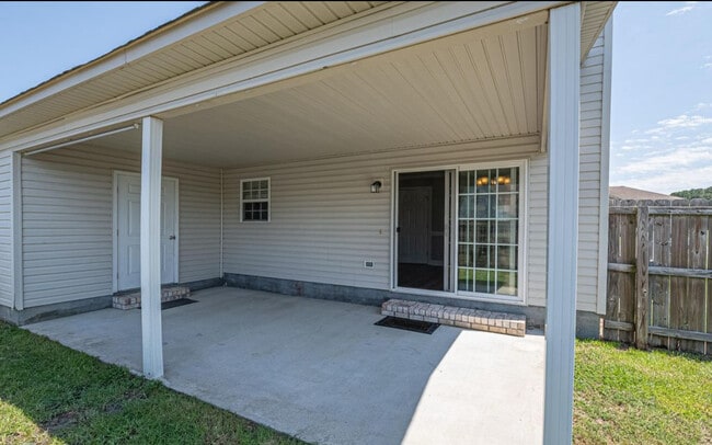 Building Photo - 305 S Square Dr