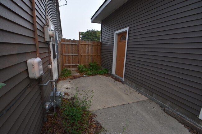 Building Photo - McKinley Terrace Home for Rent in South Bend, IN