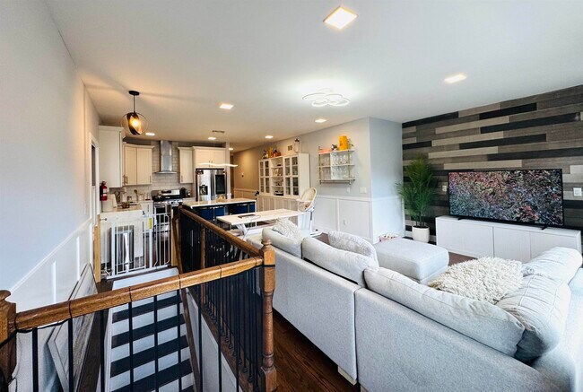 Building Photo - 114 Bleecker St