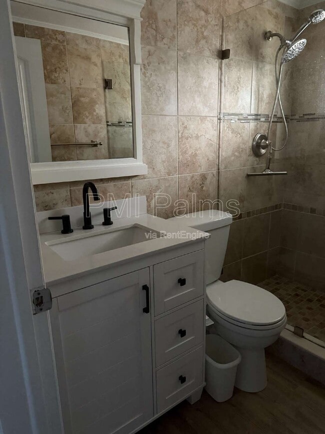 Building Photo - 649 Jacaranda St