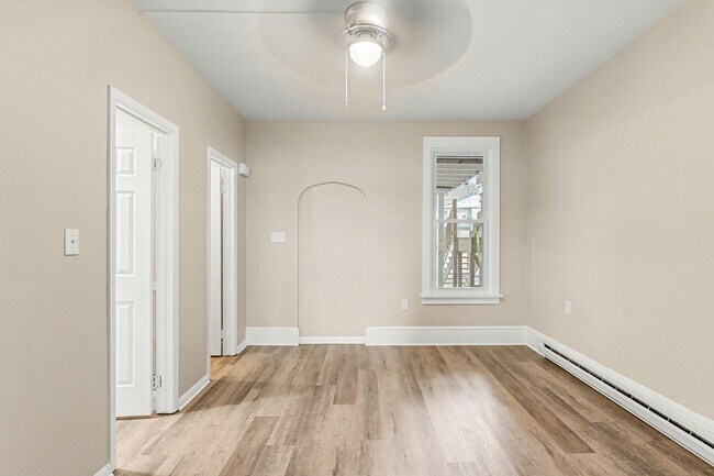 Building Photo - 306 S Front St