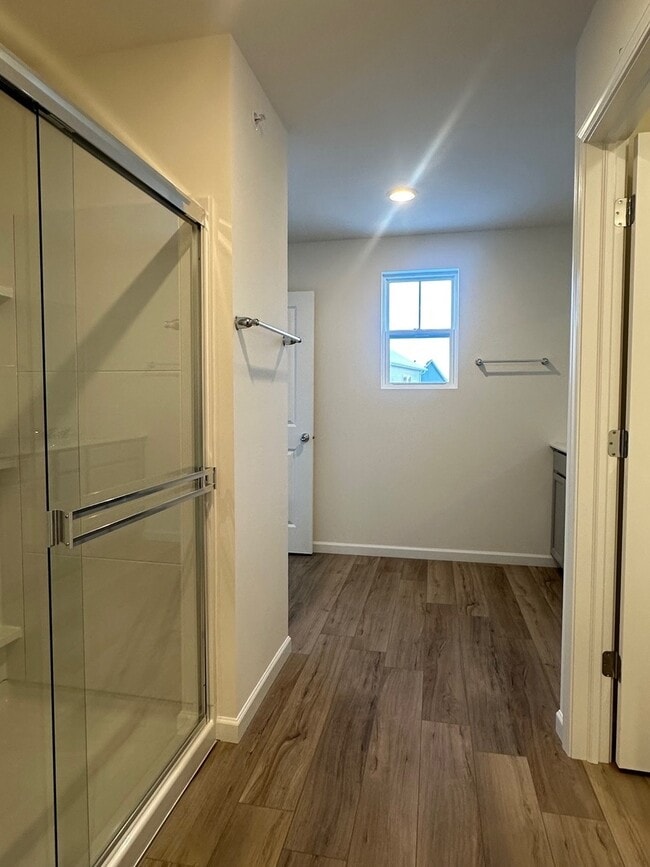 Building Photo - 5922 Hawkweed Dr