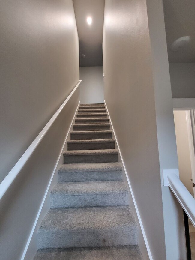 Building Photo - 3 Bedroom 2.5 Bath Home in Winlock