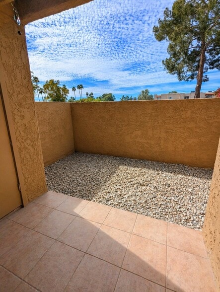 Building Photo - 5877 N Granite Reef Rd