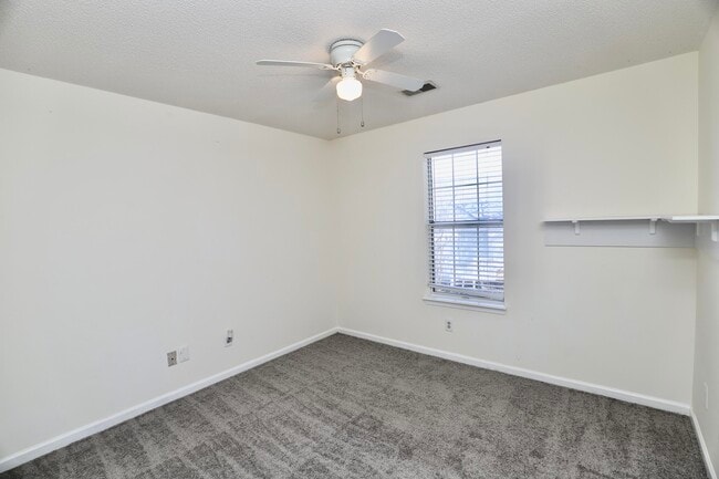 Building Photo - 21 N Trace Ct