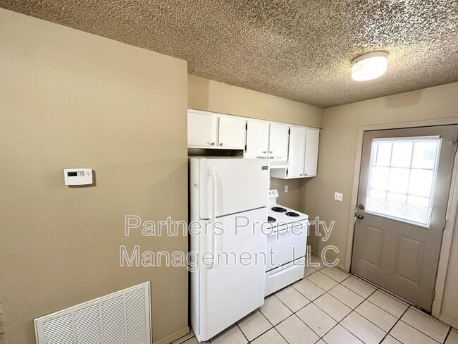 Building Photo - 97 N Pine Ave