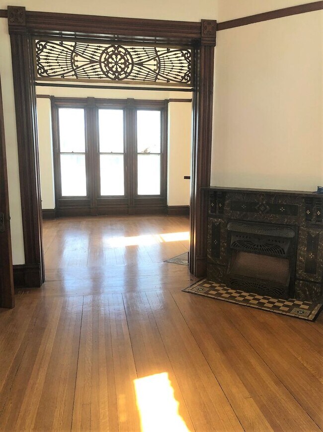 Building Photo - 4 Bed, 2 Bath, Home Office, Pet Friendly!!