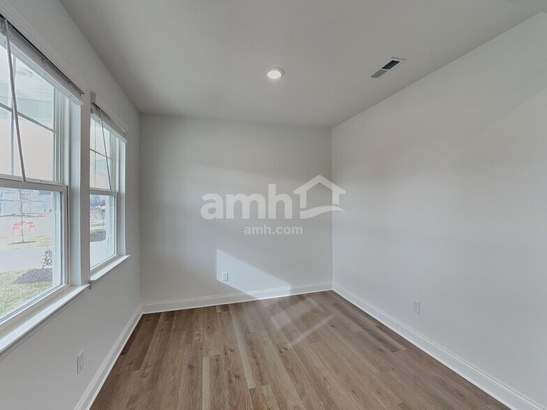Building Photo - 9028 Henley Ave
