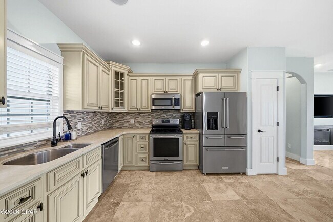 Building Photo - 415 Paradise Blvd