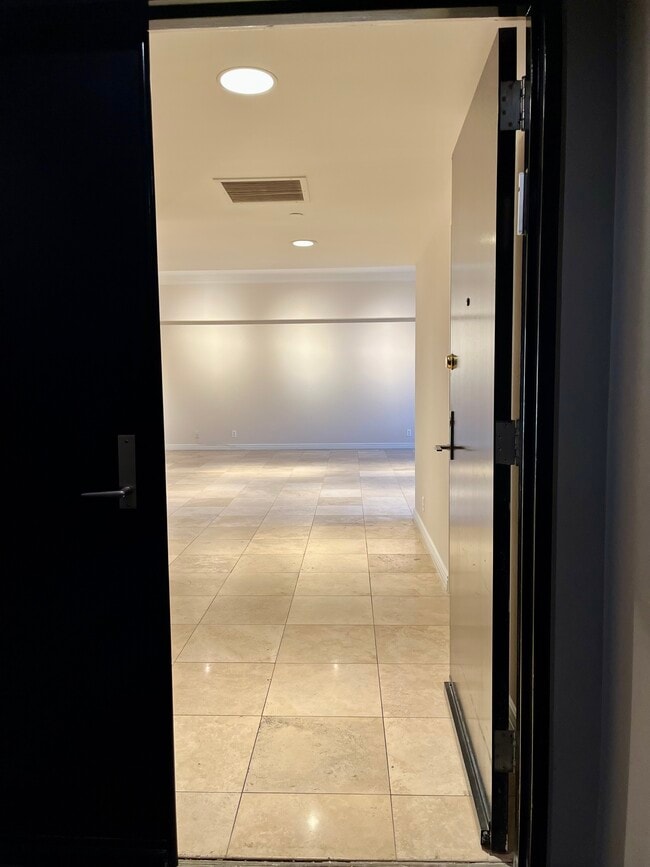 Building Photo - 10445 Wilshire Blvd