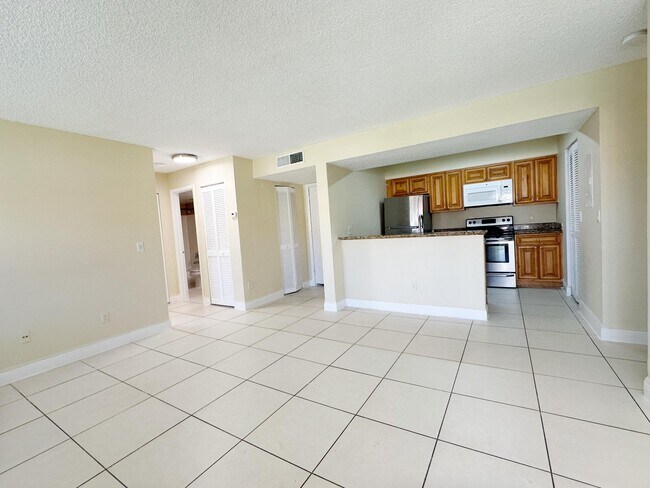 Building Photo - 1241 SW 46th Ave