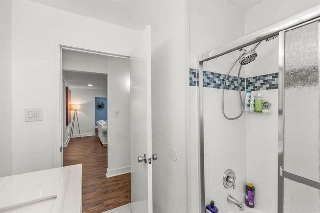 Building Photo - 5808 Community Dr