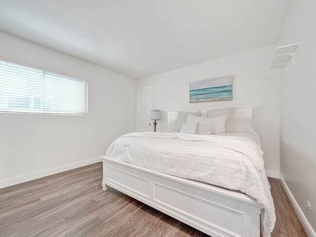 Building Photo - 7405 Seashore Dr