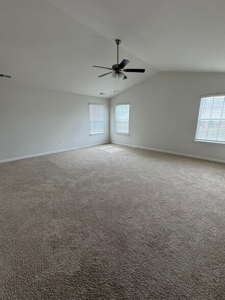 Huge Master Bedroom - 406 Blue Aspen Dr