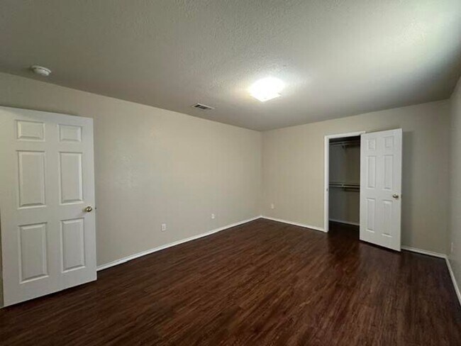 Building Photo - 4300 Larry Don Ln