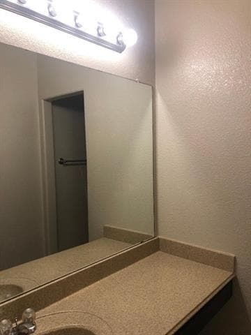 Building Photo - 1612 Mockingbird Dr