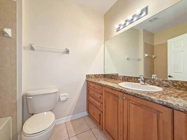 Building Photo - WATER, INTERNET AND CABLE INCLDED!!! 3 bed...