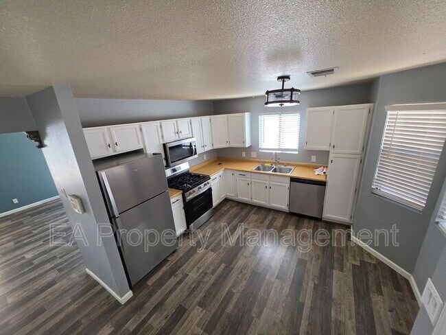 Building Photo - 4819 Platinum Loop NE