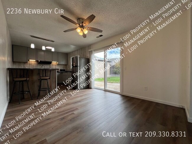 Building Photo - 2236 Newbury Cir