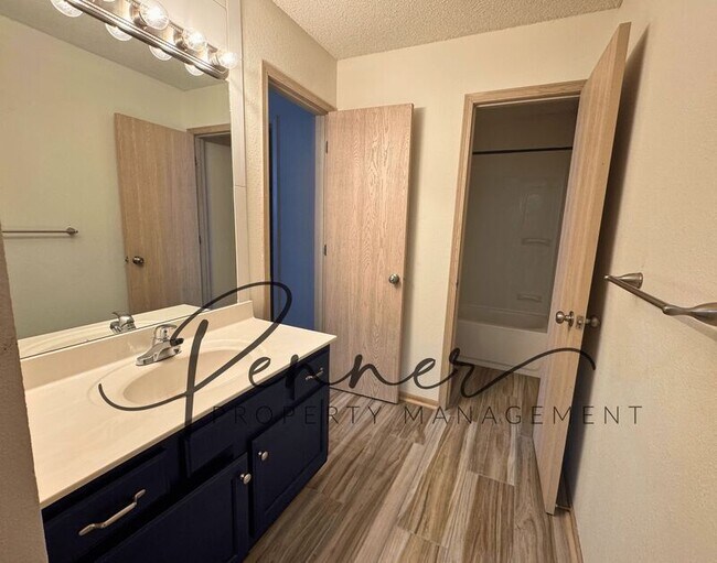 Building Photo - 503 NE 1st St