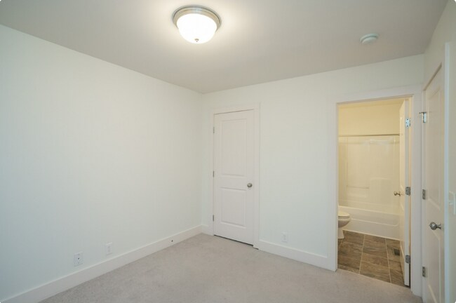 Building Photo - 3718 Lausanne Dr
