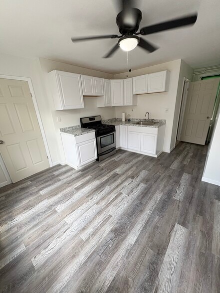 Building Photo - 6709 Meadowview Ave