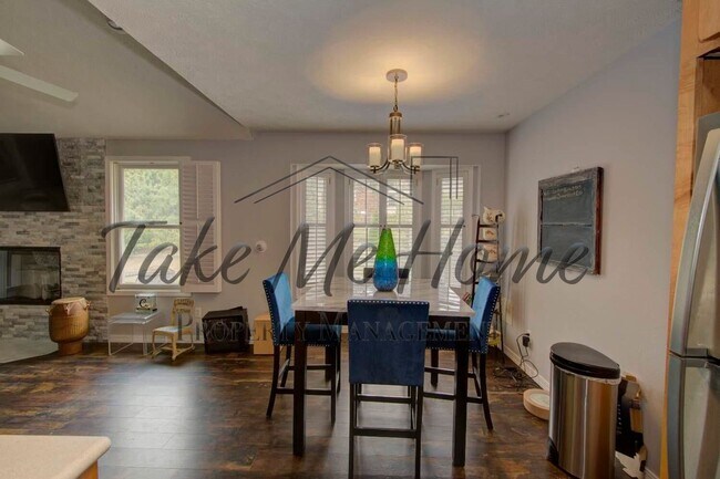 Building Photo - 3 Bedroom 2.5 Baths in Kickapoo District!