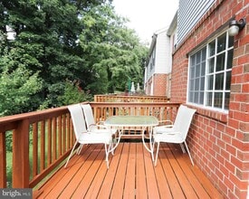 Building Photo - 2 Island Run Ct