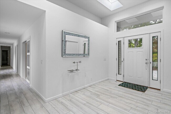 Building Photo - 5 Lakewood Ln