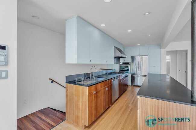 Building Photo - Bernal Heights: Remodeled Single Family Home w/ Views, Hot Tub & Solar Panels