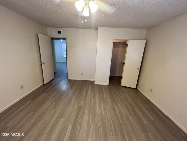 Building Photo - 5309 S River Dr
