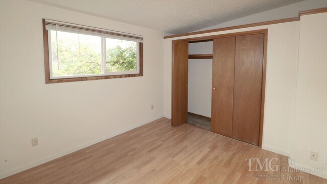 Building Photo - 2908.5 NE Stapleton Rd