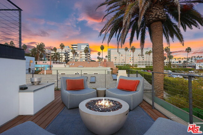 Building Photo - 7 Vicente Ter