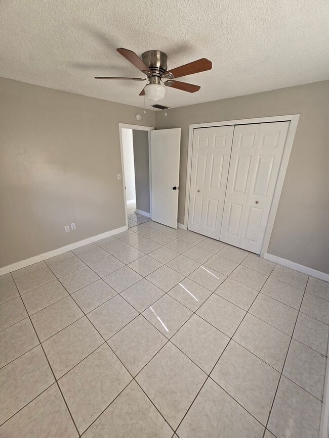 Building Photo - 2217 Villano Ave