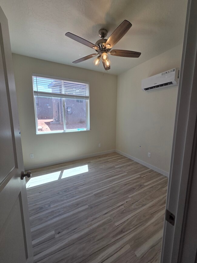 Building Photo - 2158 E Bonnies Wy