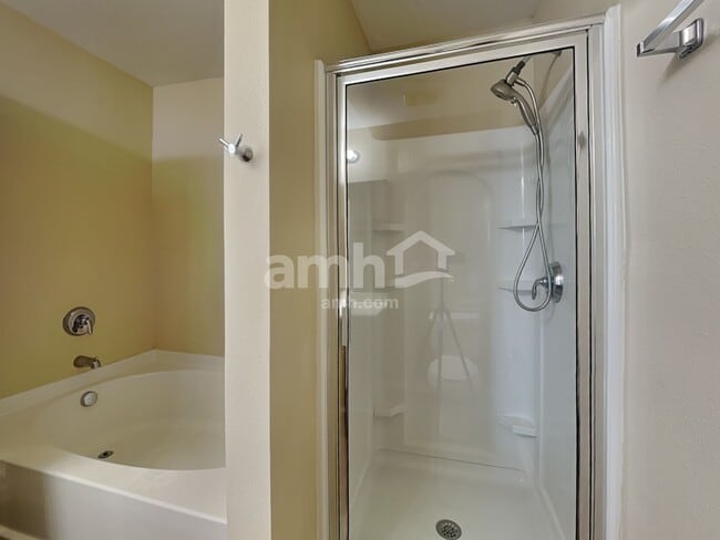 Building Photo - 1410 River Run Rd