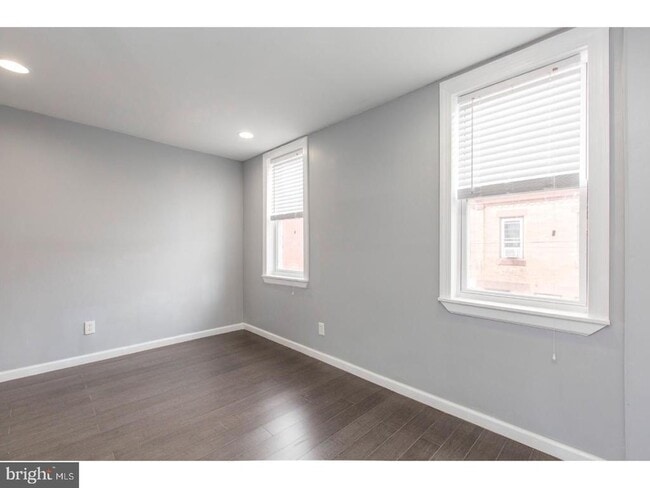 Building Photo - 1740 Sigel St