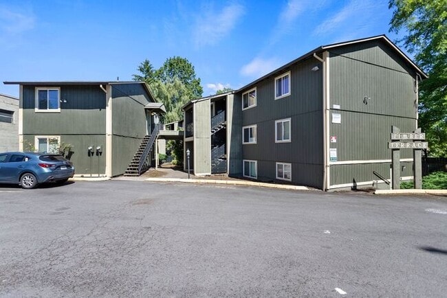 Building Photo - 1st Month FREE!!! 1 Bedroom minutes away from Downtown! Pets OK!