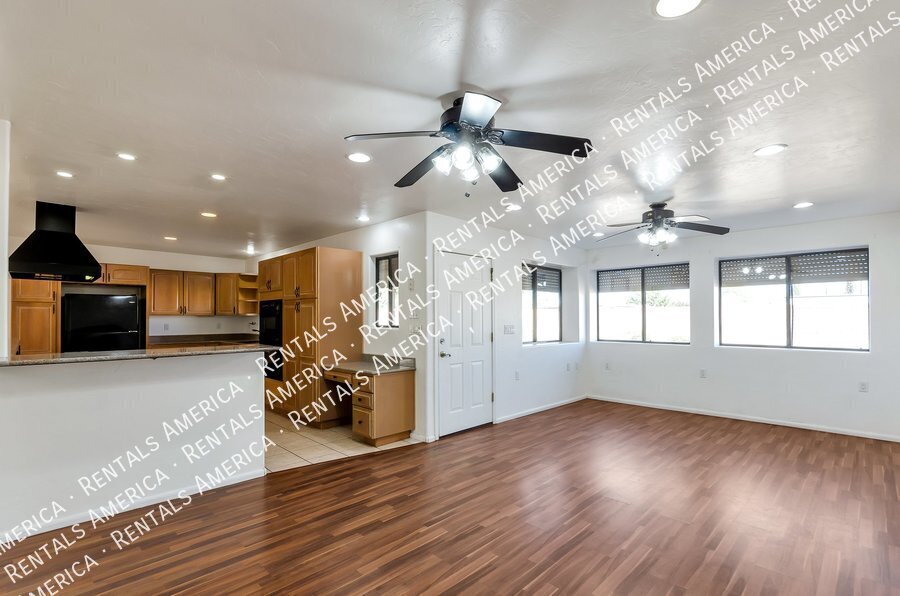 Building Photo - 4165 E Frankfort Stravenue