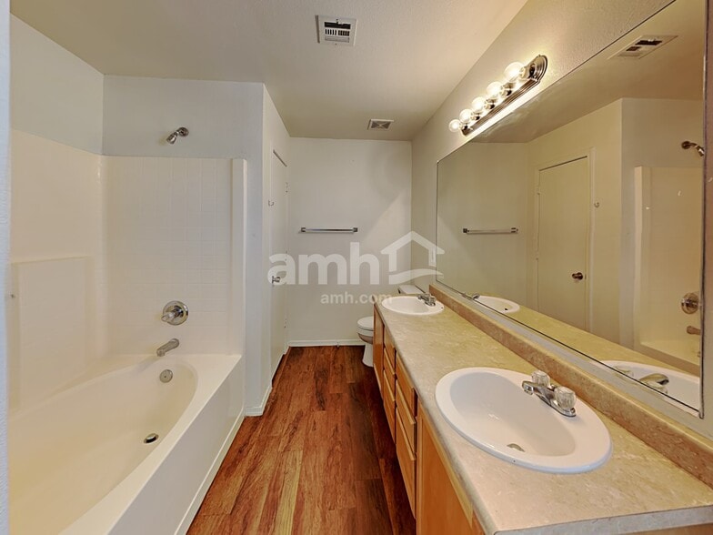 Building Photo - 15618 W Evans Dr
