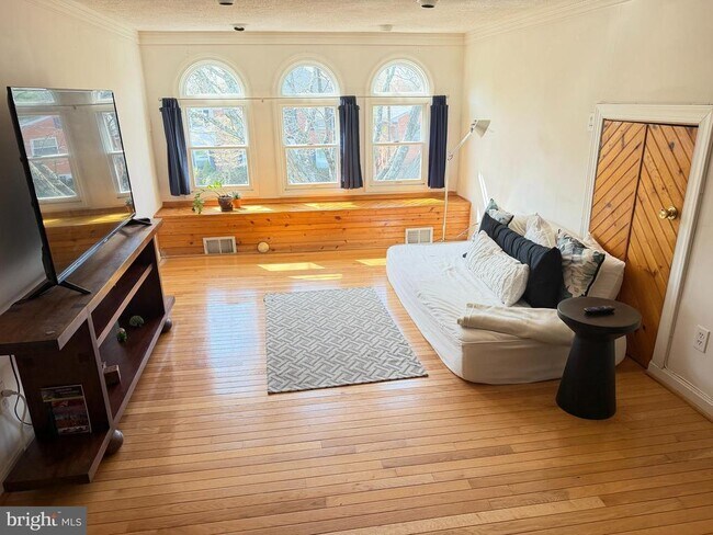 Building Photo - 2101 N Nottingham St