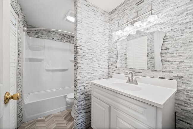 Building Photo - 211 St John St