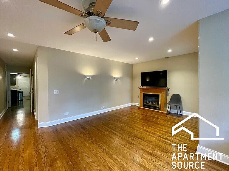 Building Photo - 2541 W Logan Blvd