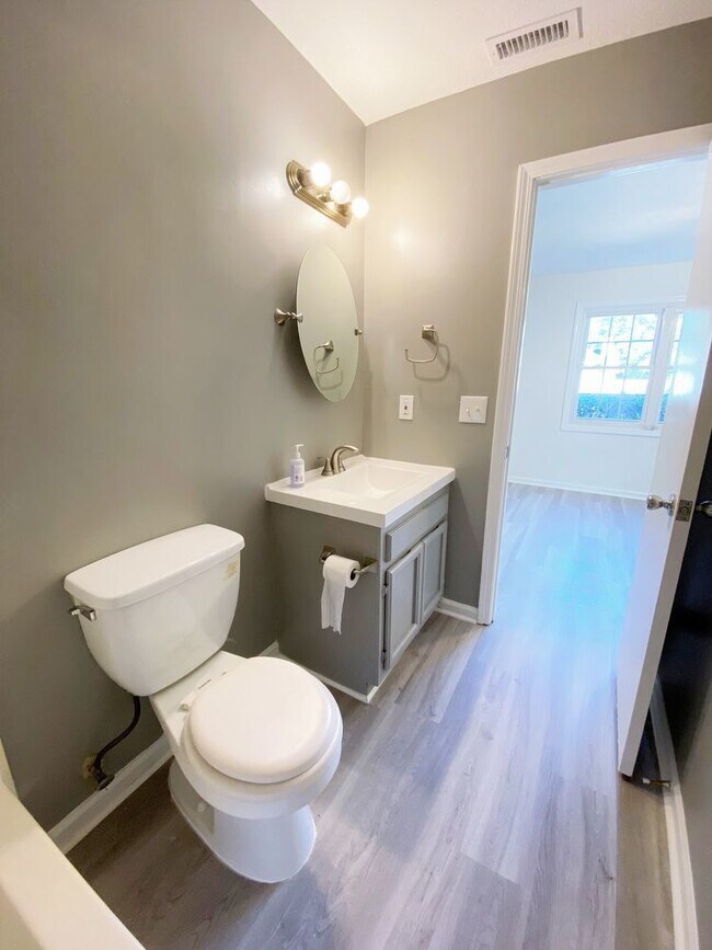 Building Photo - 3808 Fawn Creek Dr
